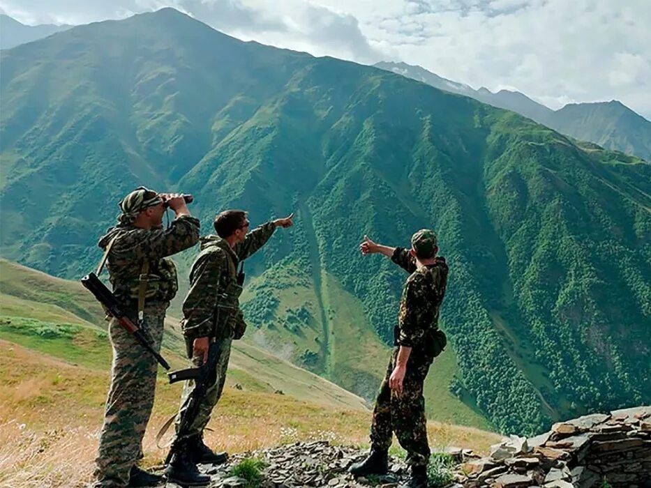 Пограничные войска фсб россии в чечне. Погранцы разведка чечня. Таджико-афганская граница 1995 год. Спецназ погранвойск россии. Погранзастава хорог.