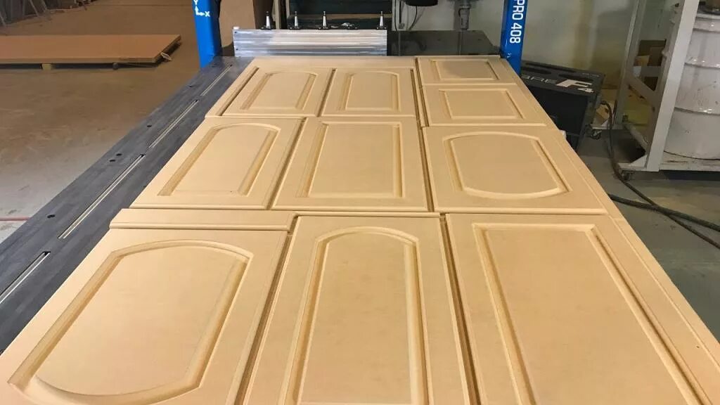 Фрезеровка mcx5. Фасады чпу. Мдф подкладка cnc фрезер. Фасады чпу. Мебельный фасад на чпу.