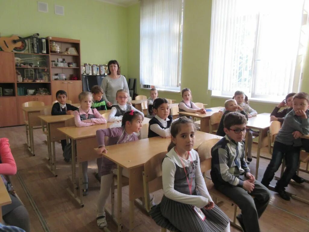 Школа номер 2 сызрань. 242 школа красносельского района учителя. Школа 480 талалихина учителя. 1 класс гбоу сош. 1 класс гбоу сош.