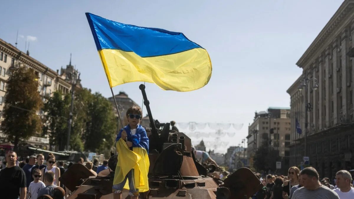 Парад дня независимости. Парад в киеве 2021. Порошенко на майдане 2014. Киев флаг украины. Парад всу.