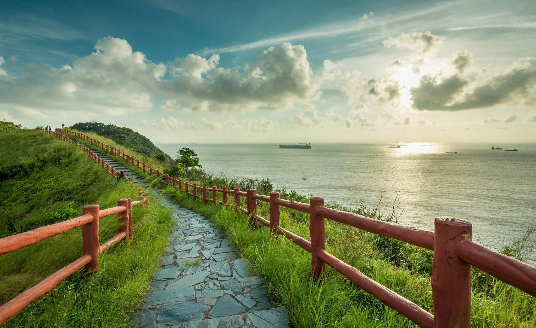 Балтийское море утро. Дорога к морю. 145-й опоры крымского моста. Берега станут ближе. Берег моря.