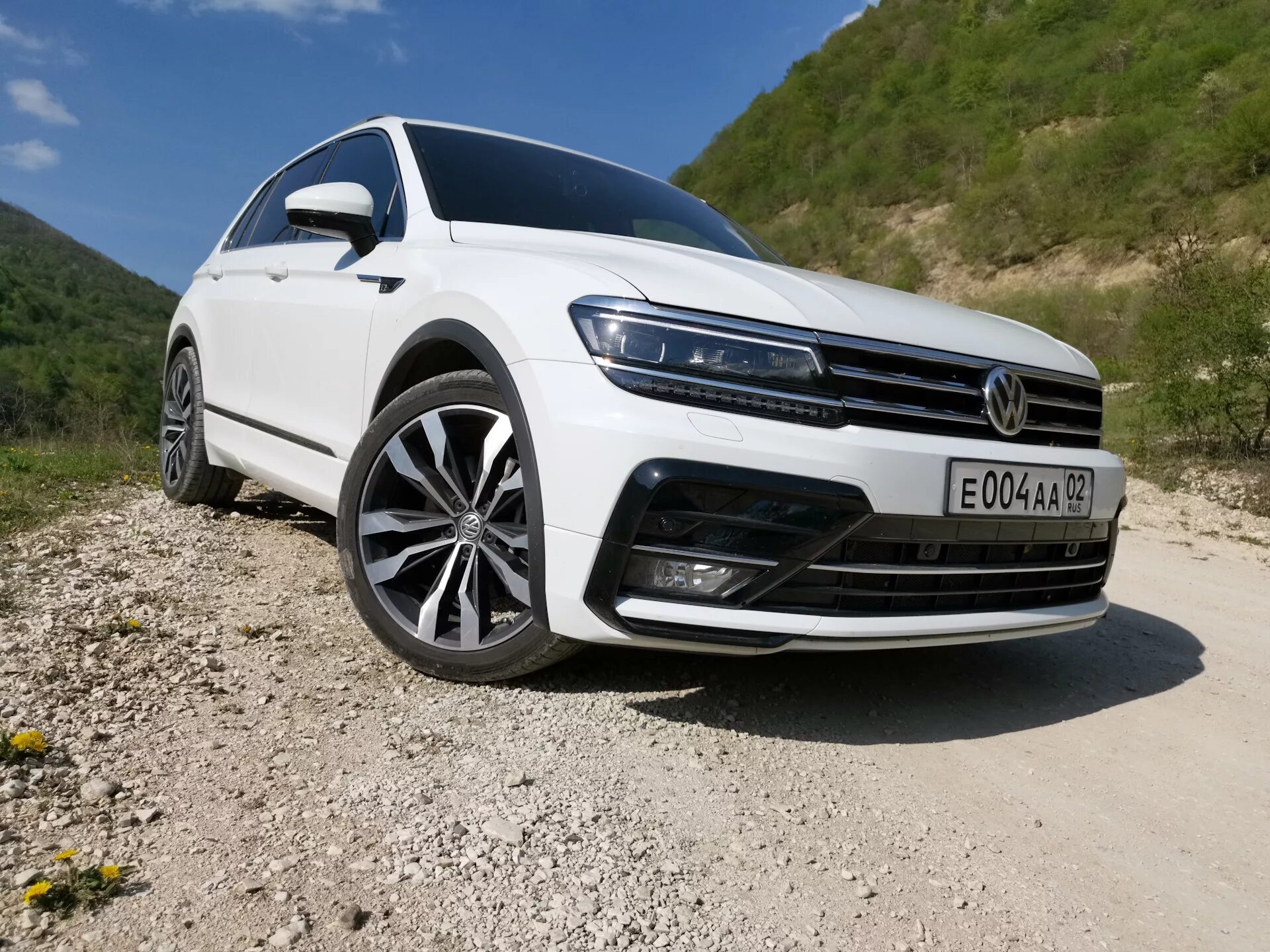 Vw r line. Фольксваген Тигуан 2 r-line. Volkswagen Tiguan 2022 r line Tuning. Tiguan 1 r line. VW Tiguan 2018 r line.