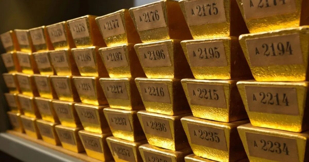 Слиток золота 1 грамм. Золото 1 г картинки. Золото 999 пробы самородок. Вес тройской унции. Банковское золото.