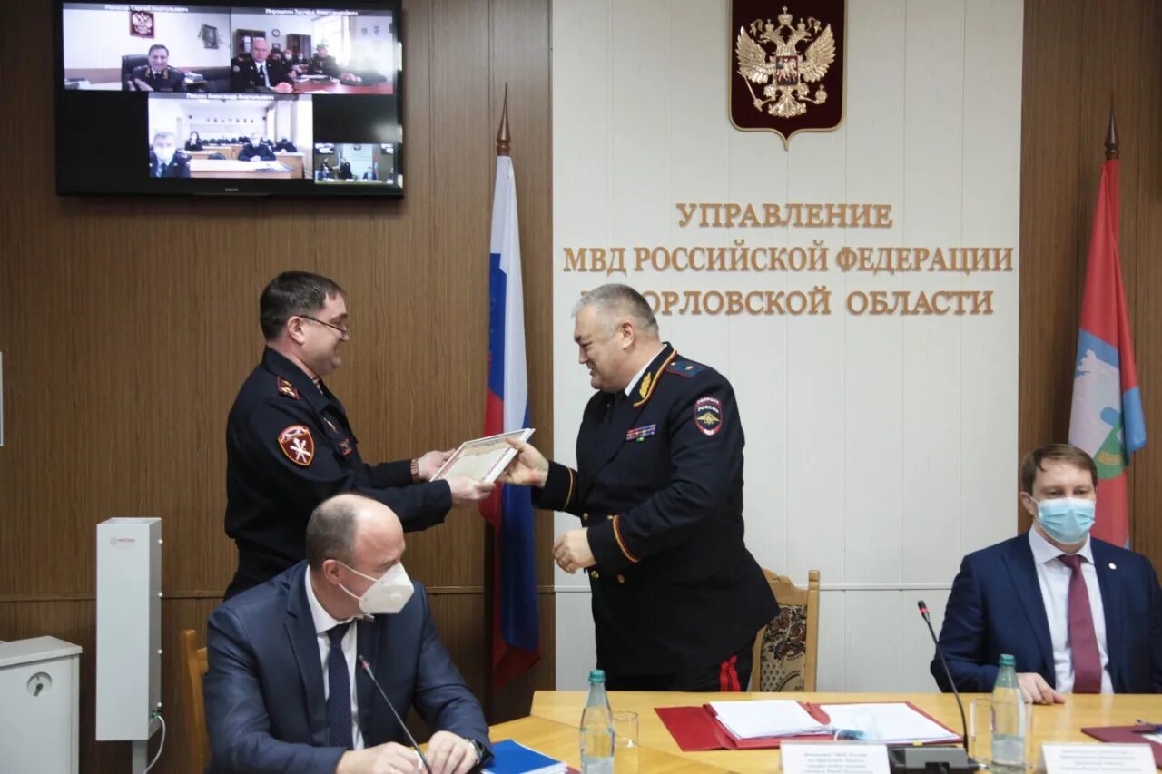 Начальник умвд орел. Росгвардия Орел начальник. Управление Росгвардии по Орловской области. УМВД Орел.