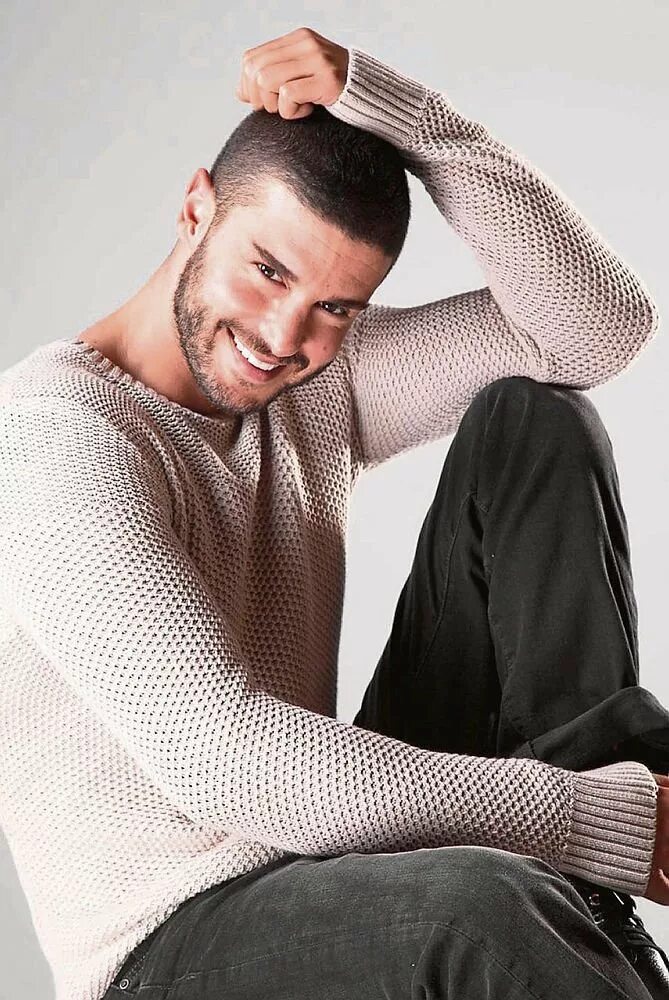 Мерве сарапчиоглу. Лучик света турецкий сериал. Брек октай и ее девушка. Актер берк октай. Берк октай.