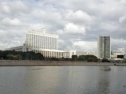 Напротив дома правительства