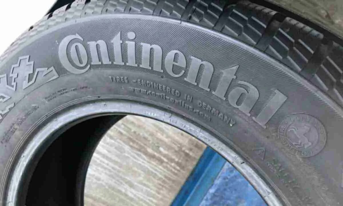 Шины континенталь r16 купить. Continental 215 65 16. Continental 215/65 r16. Шины Continental CROSSCONTACT Winter. Continental CROSSCONTACT 215/65 r16 колесо.