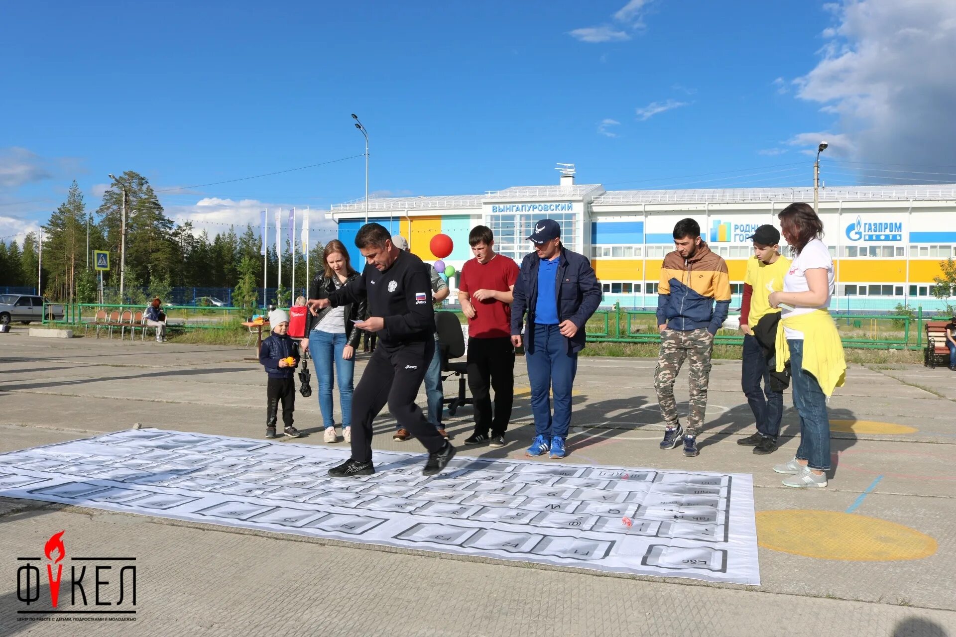 сарафан вынгапуровский. сайт вынгапуровской школы ноябрьск. сарафан вынгапуровский. вынгапуровский кафе. сарафан вынгапуровский.