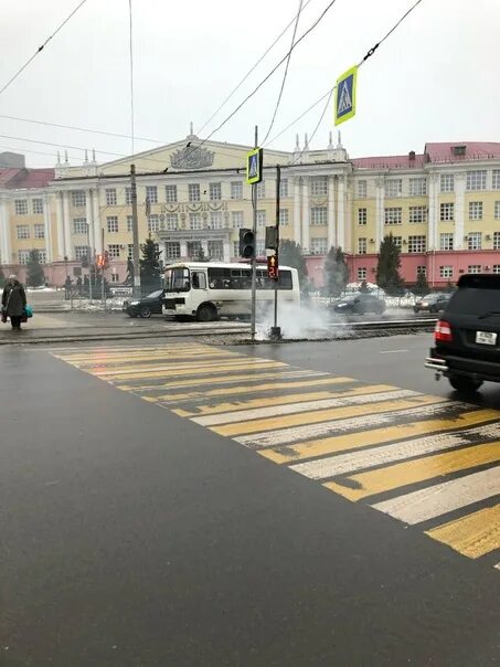 Почему в курске нет света. Перекресток Перекальского Курск. Курск сейчас Перекальского. Курск движение. Светофор на Перекальского Курск.