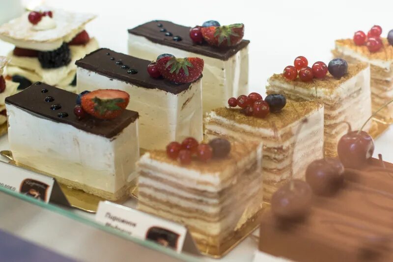 Кейк мастер кондитерский магазин. Мастер кейк новосибирск. Вольчека. Upside down cake павелецкая. Мастер кейк новосибирск.