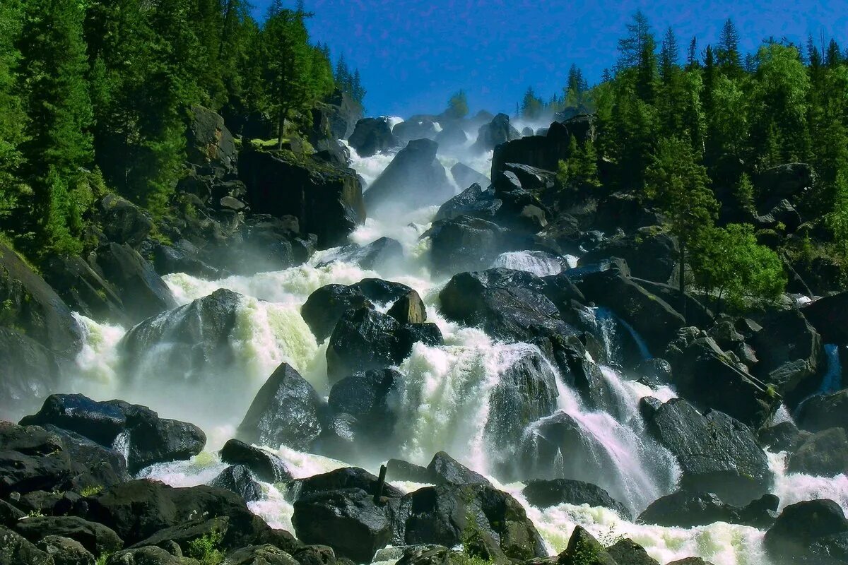 Действующий водопад