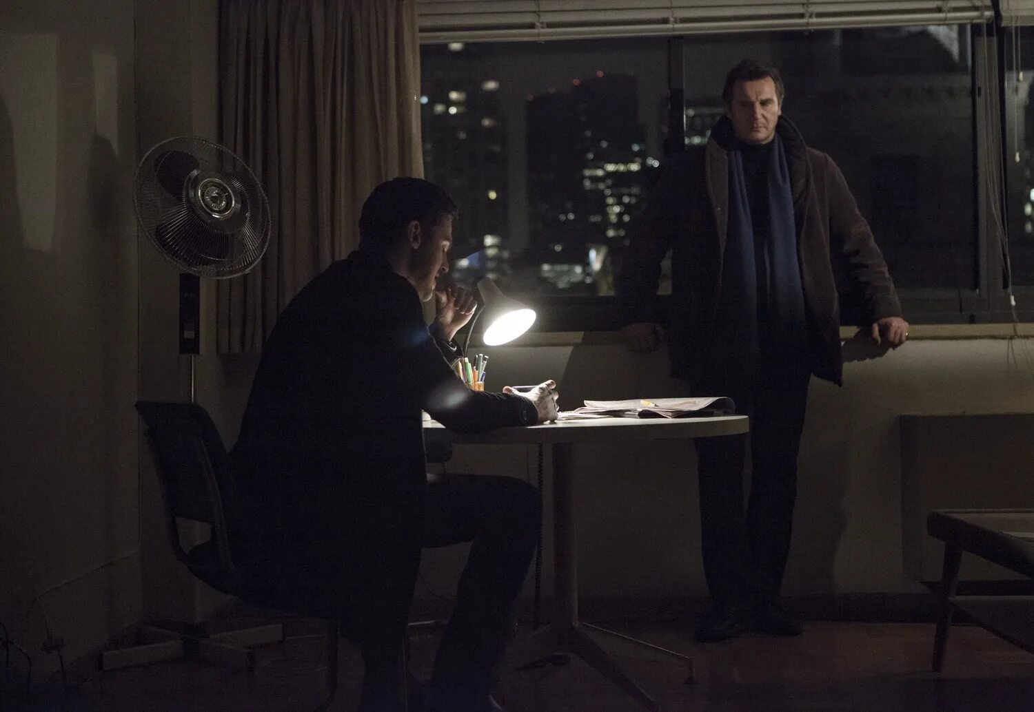 Прогулка среди могил на русском. Дэн стивенс прогулка среди могил. Прогулка среди могил обложка. Прогулка среди могил на русском. Прогулка среди могил фильм 2014.