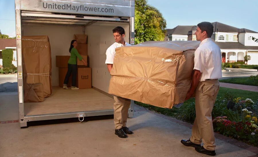 такелажные приспособления для перемещения грузов. дачный переезд. старый ненужный стол. столярная выставка в москве 2021. отвезти стол.