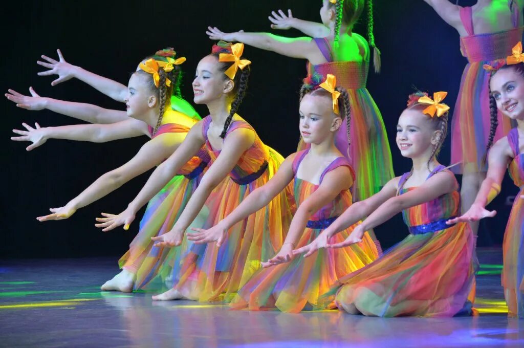 костюм для современной хореографии. бально эстрадные танцы. бально эстрадные танцы. костюм для эстрадного танца. костюмы для детских танцевальных коллективов.