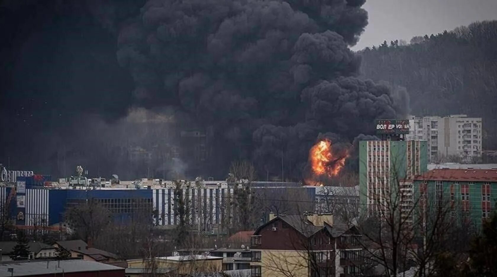 Здание горит. Взрывы в Киеве. Крупный пожар. Взрыв на украинской ТЭЦ. Когда будут бомбить киев