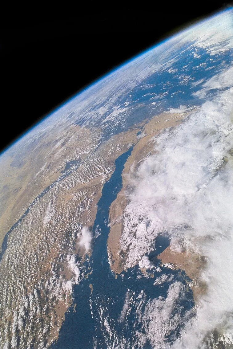 Снимки из космоса в реальном времени высокого. Земля из космоса. Планета вид из космоса. О земле и космосе. Фотоснимки земли из космоса.