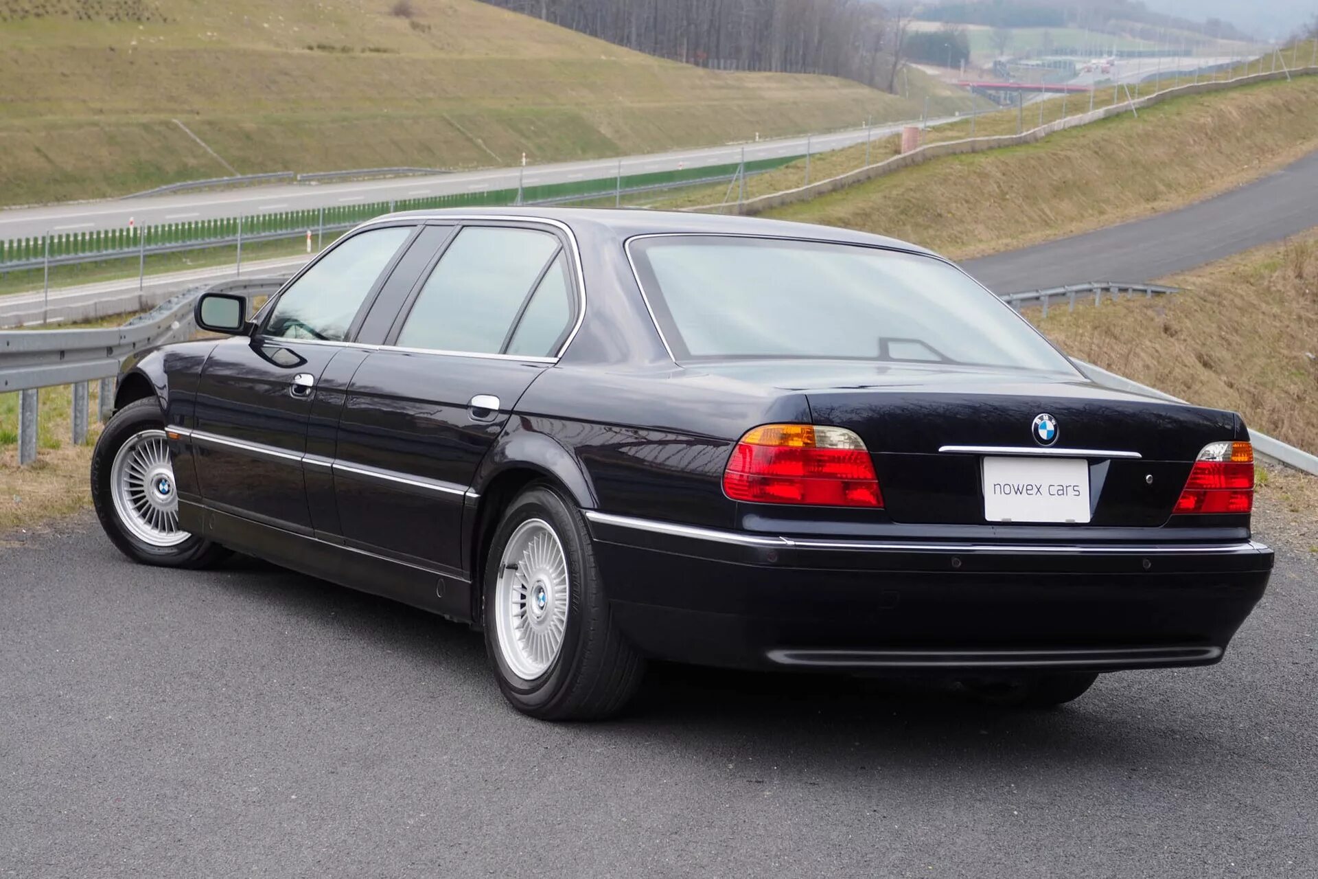 Бмв удлиненная. BMW e38 l7. BMW e38 long l7. BMW 7 e38 750. БМВ 750 е38.