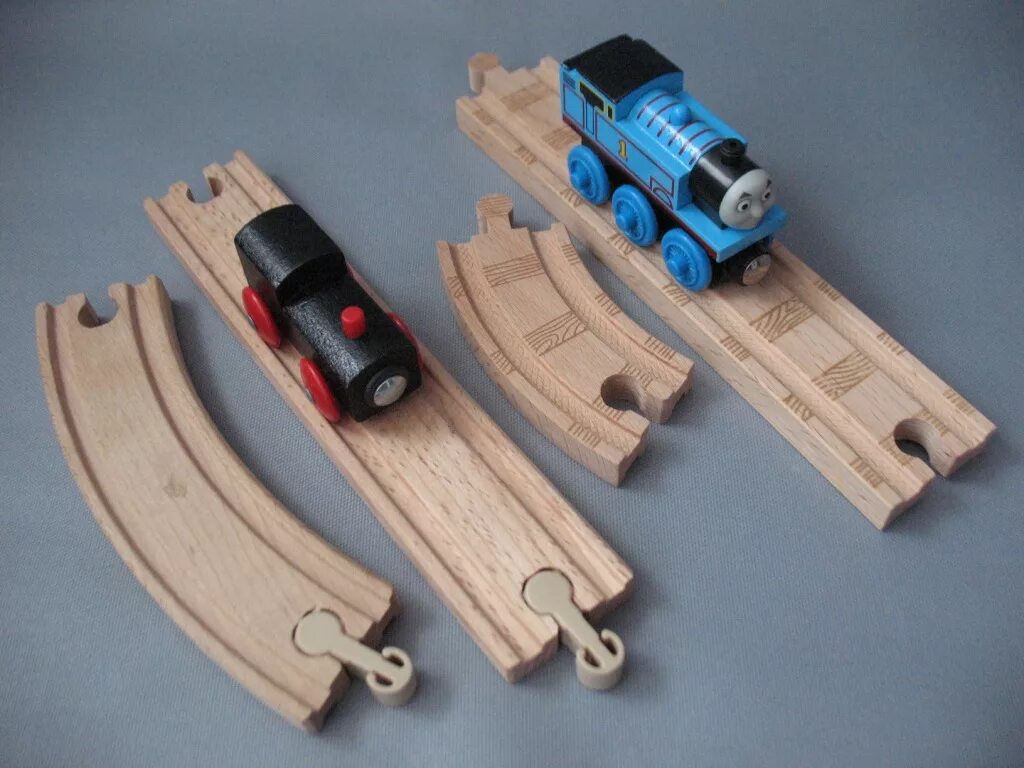 Сравнение железная дорога. Деревянная железная дорога икеа. Поезда для деревянной железной дороги. Колеса деревянные для железной дороги. Ikea паровозик деревянный.