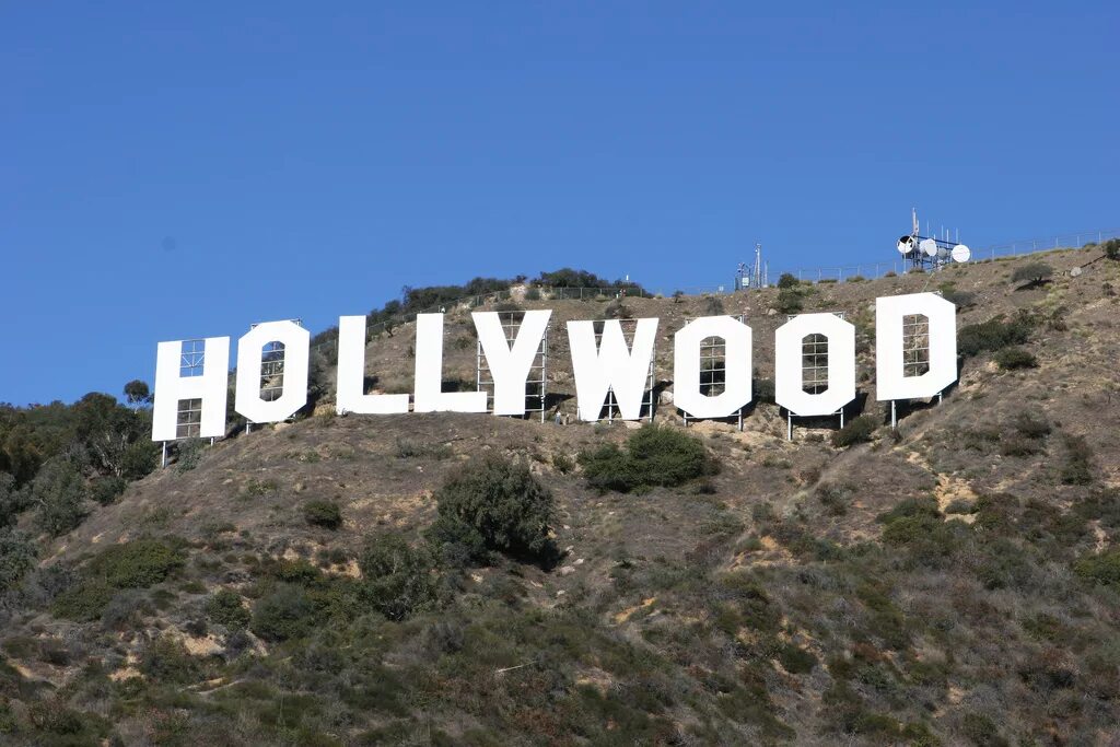 Dream on обложка. Hollywood dream перевод. Hollywood dream. Голливудская мечта. Голливудская мечта.