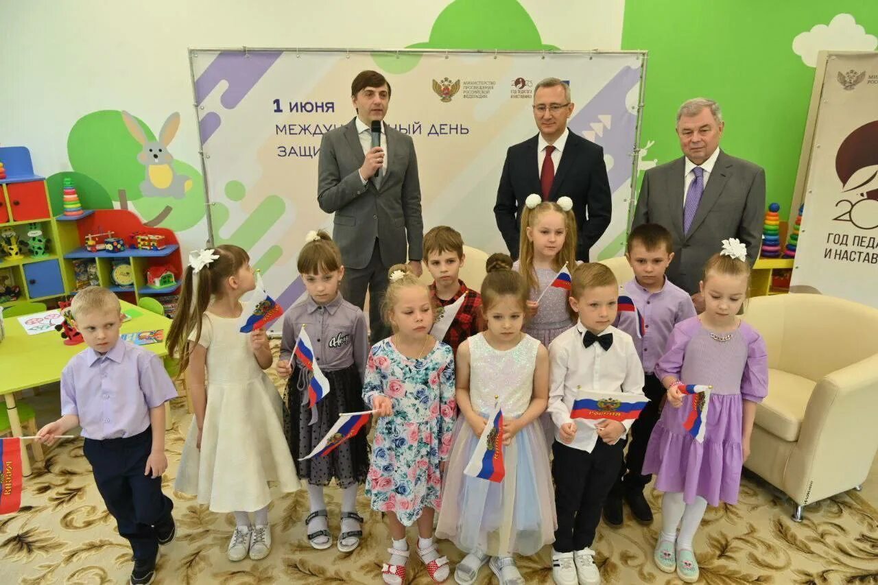 Образование детский сад. Калуга сад на каваеративной. Детские сады калуги вакансии. Детский сад 24 калуга. Детский сад солнечный зайчик калуга маяковского 35.