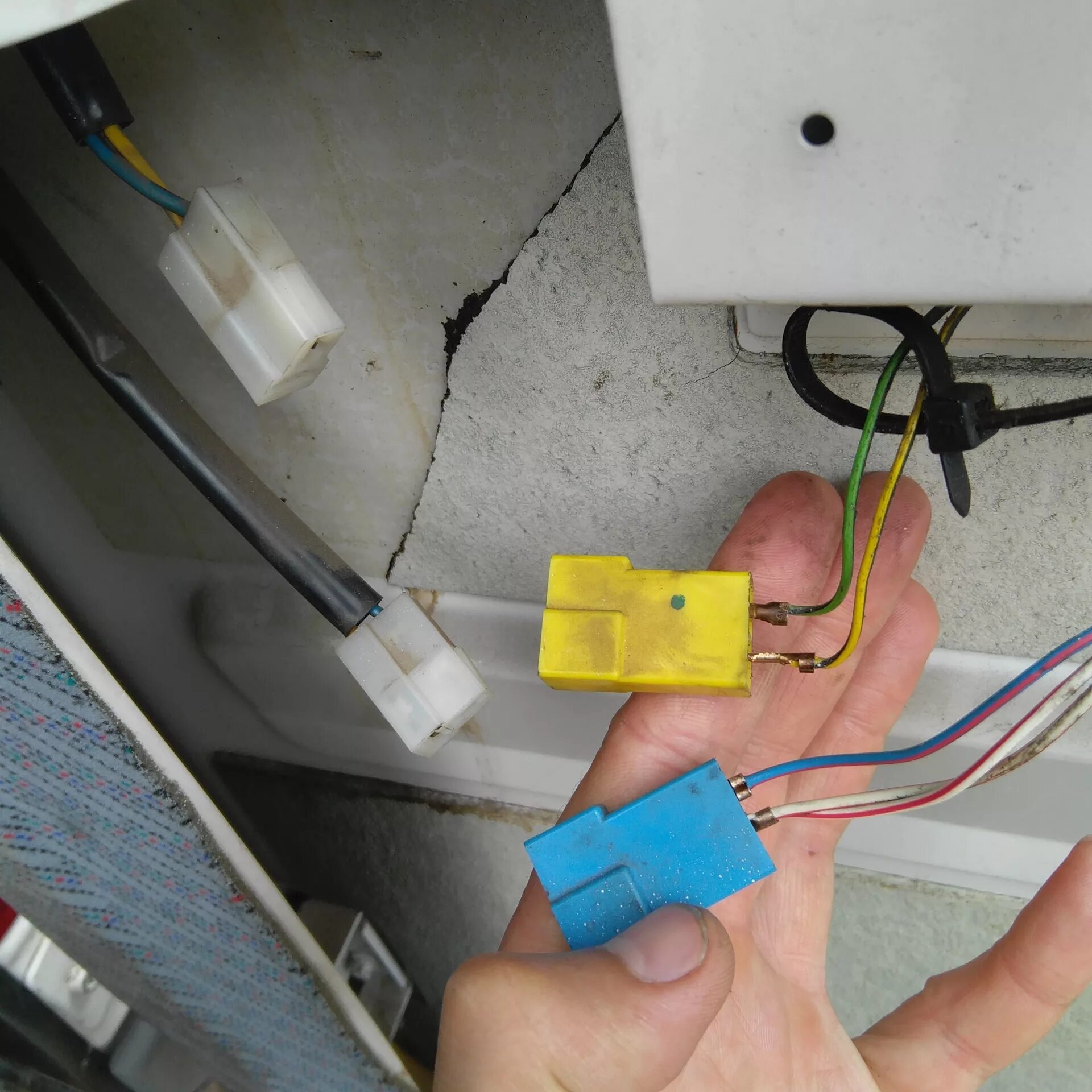 Блок управления центральным замком гетц. Реле центрального замка hyundai accent. Реле центрального замка акцент тагаз. Не работает центральный замок. Работает центральный.