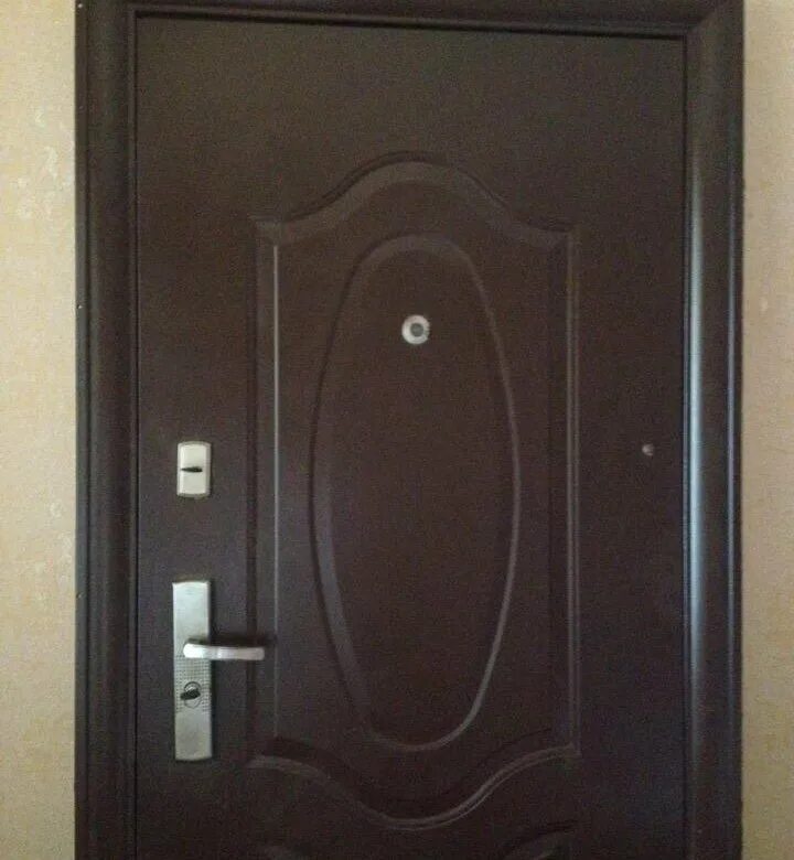 Купить недорогую входную дверь бу. Двери входные бу. Входные двери в Таганроге. Таганрогские двери металлические. Двери в Бельцах.