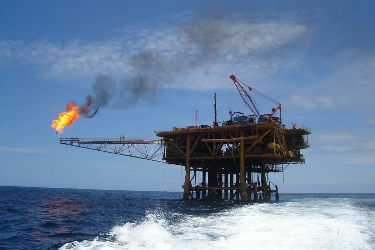 Добыча нефти и газа в океане. Добыча газа в океане. добыча нефти в океане. добыча нефти в индийском океане. нефть из океана.