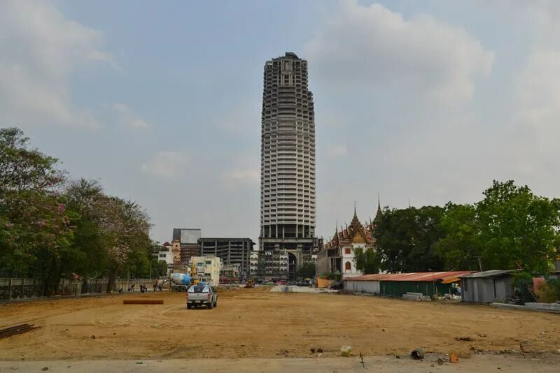 Unique tower. Башня Саторна Таиланд. Заброшенный небоскреб в Бангкоке. Башня призрак Бангкок. Sathorn unique Бангкок.