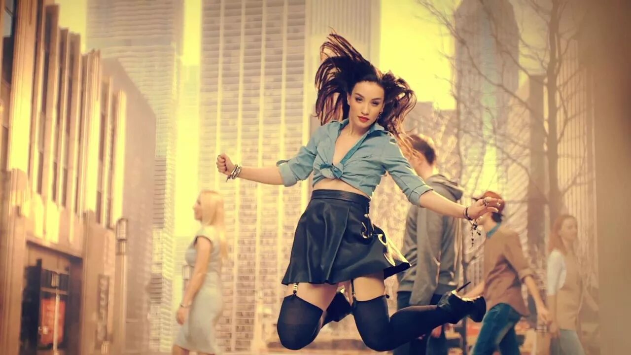 Многоточие дыши девушка поет. Группа дыши взгляни на небо. Виктория дайнеко дыши. Вика дайнеко дыши. Песня дыши поет девушка.