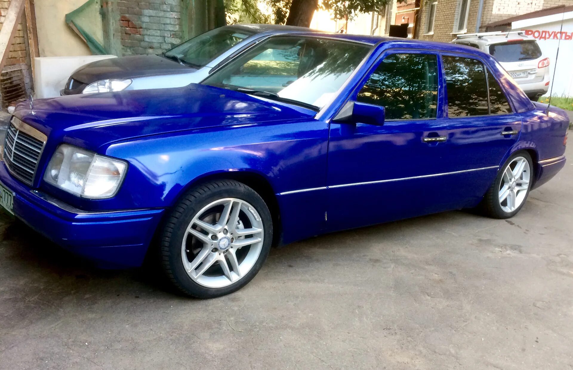 Мерседес 124 голубой. Мерседес w124 темно синий. Mercedes benz w124 1990. Синий 124. Мерседес е 1993 синий.