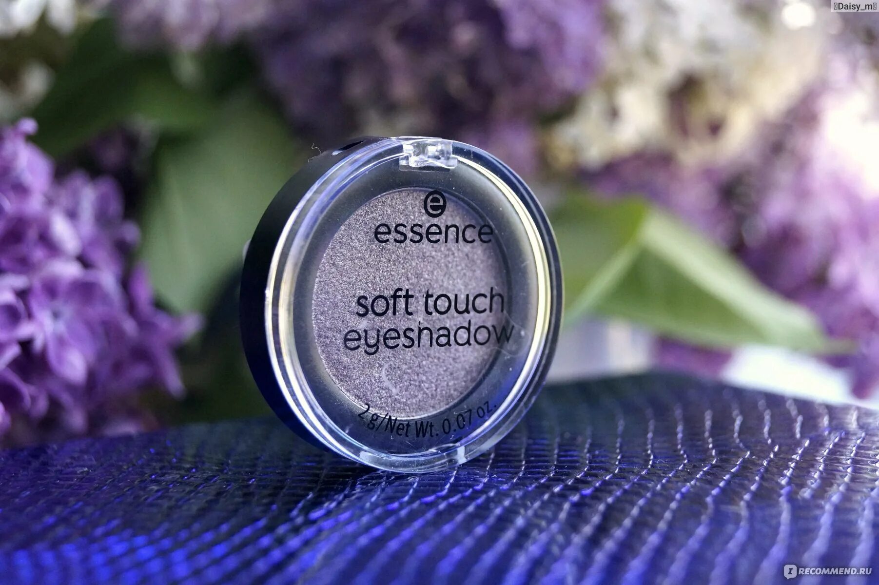 Essence Soft Touch Eyeshadow свотчи. Essence Soft Touch Eyeshadow cookie Jar. Essence Soft 06 real. Essence Soft Touch Eyeshadow 06 Pitch Black.