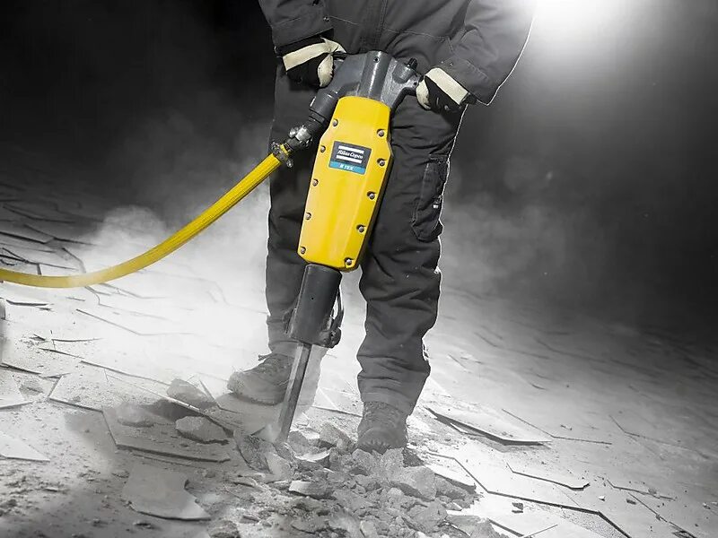 Отбойник bosch gsh 16-30. Аренда бетонолома. Бетонолом в аренду. Мощный перфоратор для бетона. Перфоратор долбить бетон.