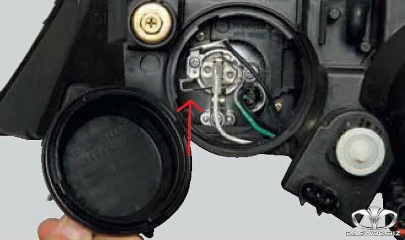 Как поменять лампочки дэу. Лампочка линза для дэу джентра н4. Лампочка дальний ближний свет дэу нексия н150. Лампа ближнего света нексия n150. Лампа дальнего света дэу нексия n150.