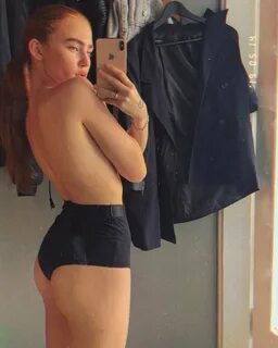 Больше фотографий Ренаты можно посмотреть в ее. 