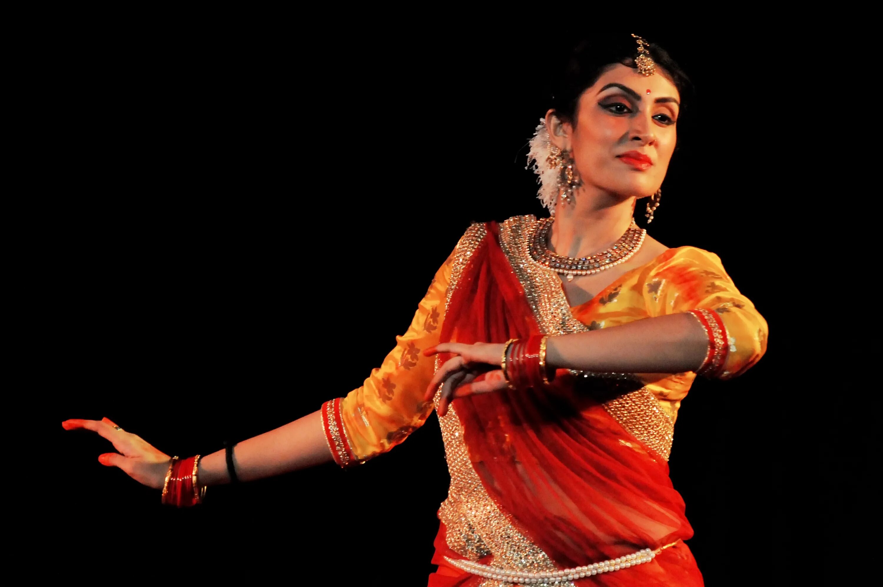 Проект про танцовщицу востока на англ яз. Связанные балерины. Белли танцовщица. Референсы тела танцовщицы. Наложница танцовщица.