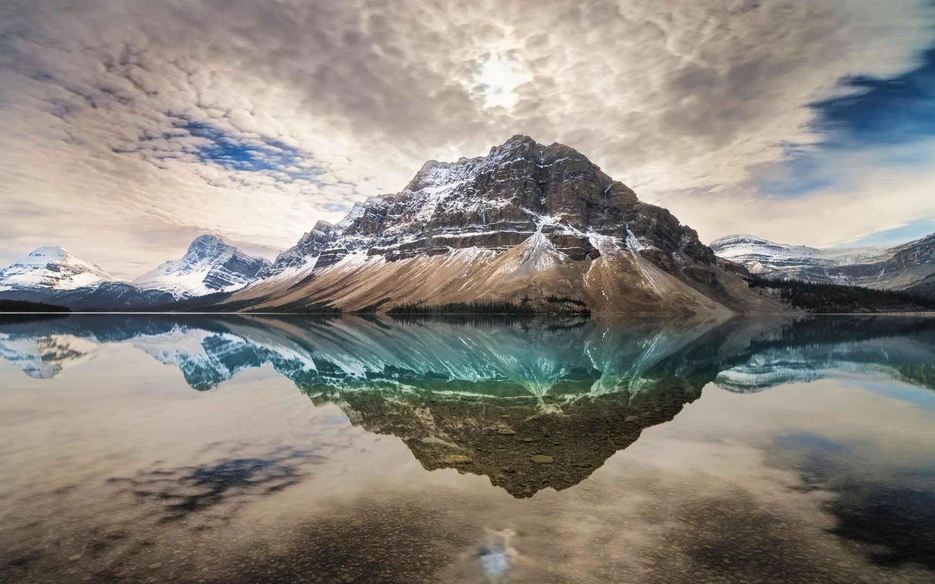 Невероятно м. Bow Lake, Banff National Park, Alberta, Canada, Канада. Невероятные пейзажи. Красивые горы. Горы и вода.