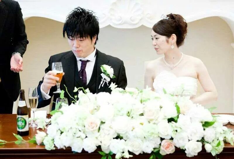 Поздно вышла замуж. Свадьба в Японии. Молодожены в Японии. Японская свадьба банкет. Свадебный банкет в Японии.