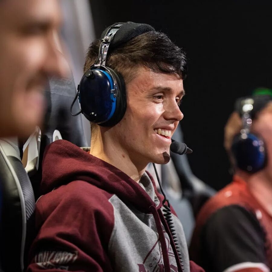 Джон неделя. John youtube. John youtube. Jonathan brooks. Джон шнаттер.