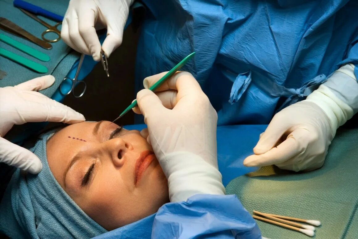 Сделать косметическую операцию. Эстетическая хирургия лица. Сделать косметическую операцию. Сделать косметическую операцию. Косметическая хирургия.