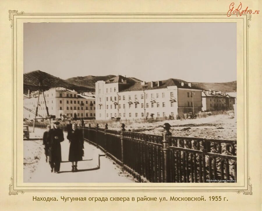 У кинотеатра Прибой Россия Приморский край Находка - ЭтоРетро.ru старые фото