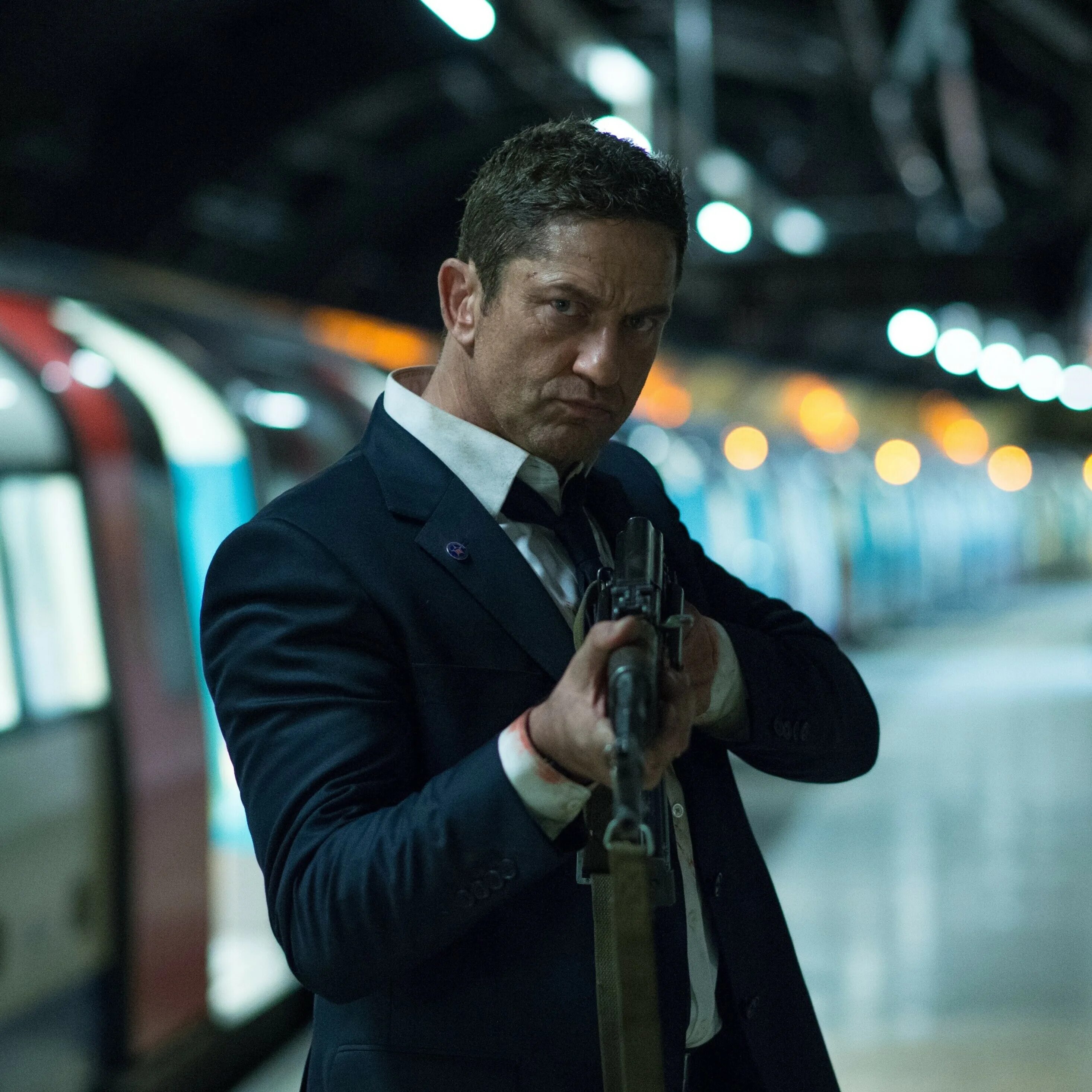 Джерард Батлер London has Fallen. Падение Лондона / London has Fallen (2016).