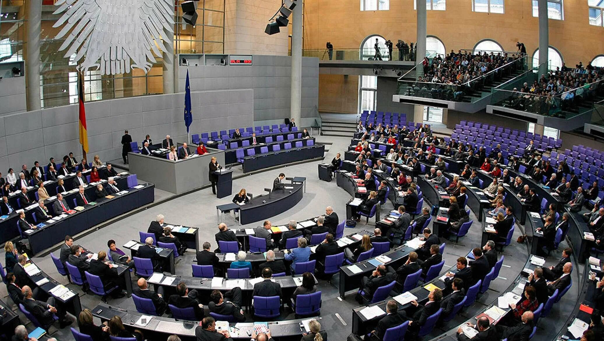 Как называется парламент нашей страны. Парламент Германии Бундестаг. Парламент в Германии Бундесрат и Бундестаг. Председатель парламента Германии. Законодательная власть в Германии Бундестаг.
