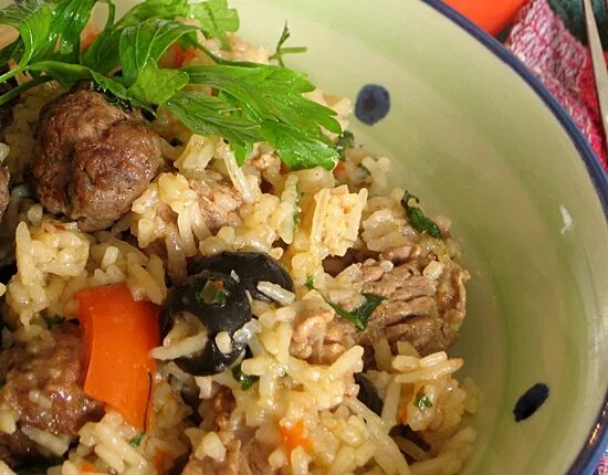 баранина с рисом и овощами. баранина с рисом. баранина с рисом и овощами. баранина тушеная. рис с бараниной.