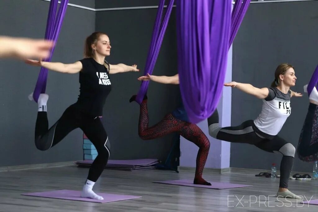 Метро дэнс. Школа танцев метро. Школа танцев подземка горно алтайск. Школа танцев метро. Танцы в метро.