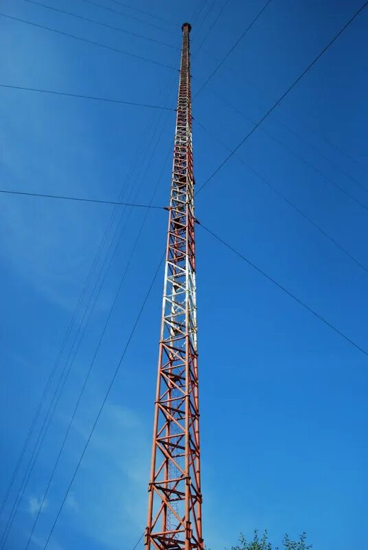 теле мачта. телевышка изюм украина. ставропольская телемачта вершина. телемачта б 67.