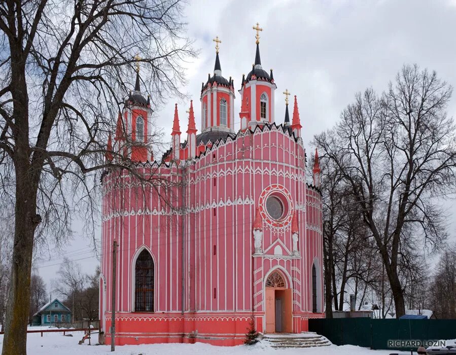 собор казанской богоматери в дмитрове. красный собор церковь в кемерово. дмитров сретенская церковь сретенская. храм красного цвета. кисловодск церковь пантелеймона целителя.