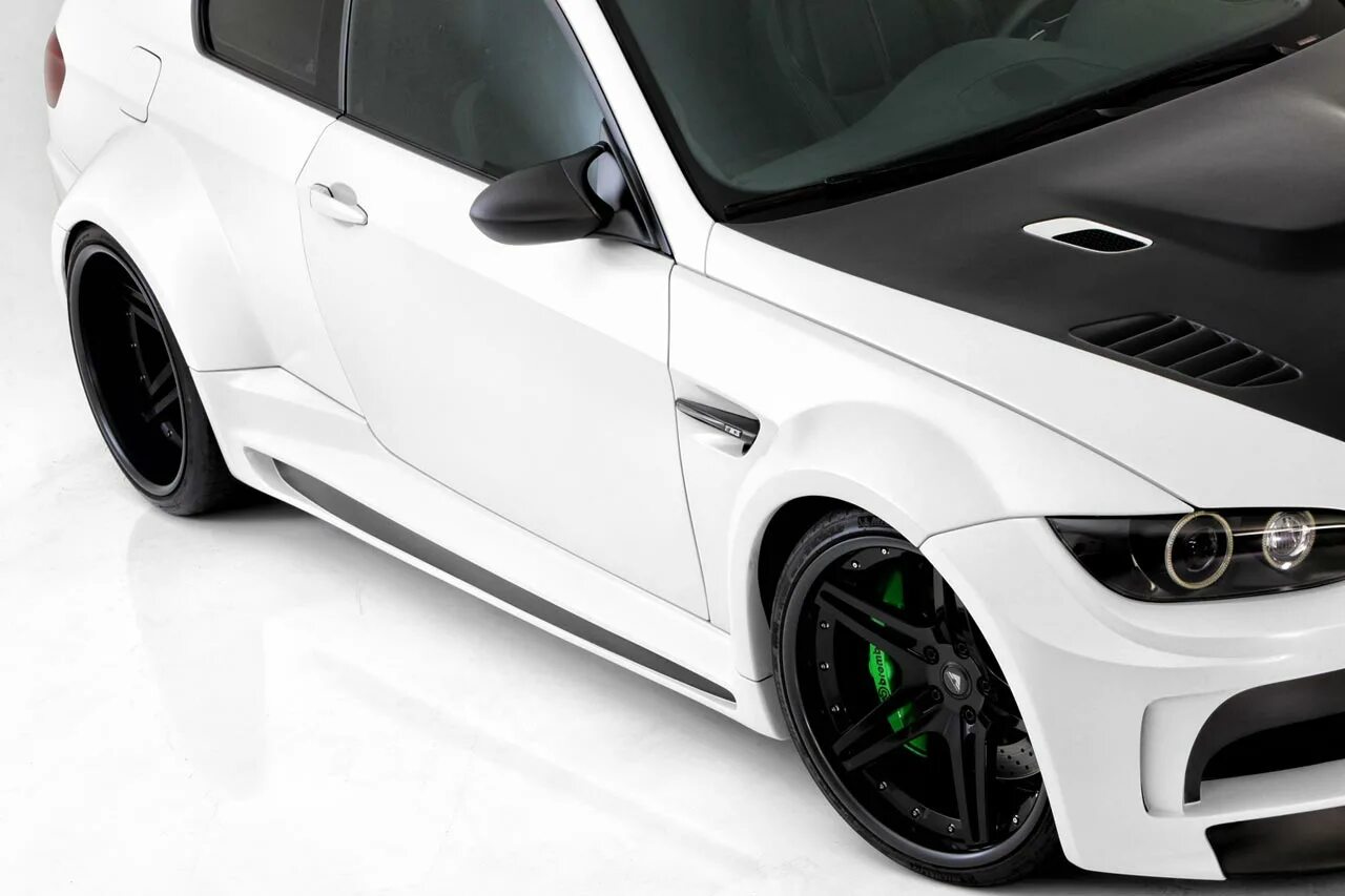 Bmw limited. BMW M paket Tuning. Автотюнинг картинки HD. Спорт пакет БМВ. BMW e92 m3 тюнинг ателье.