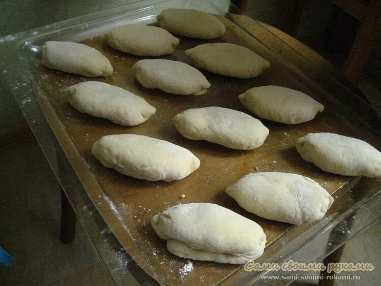 булочка со сгущенкой. пирожки с вареной. булочки с вареной сгущенкой. пирожки со сгущенкой. пирожки с вареной сгущенкой.