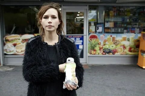 Picture of Nina Persson.