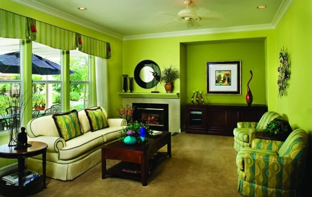 Выделены зеленым цветом. Зеленая мебель в интерьере гостиной. Комната с зелеными стенами. Интерьер зала в зеленых тонах. Уютная гостиная в зеленых тонах.
